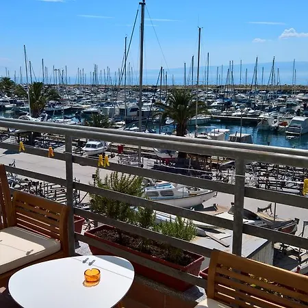 Marina Bay Zenta Luxury 4* Guest house 4*