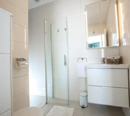 Marina Bay Zenta Luxury 4* 4*